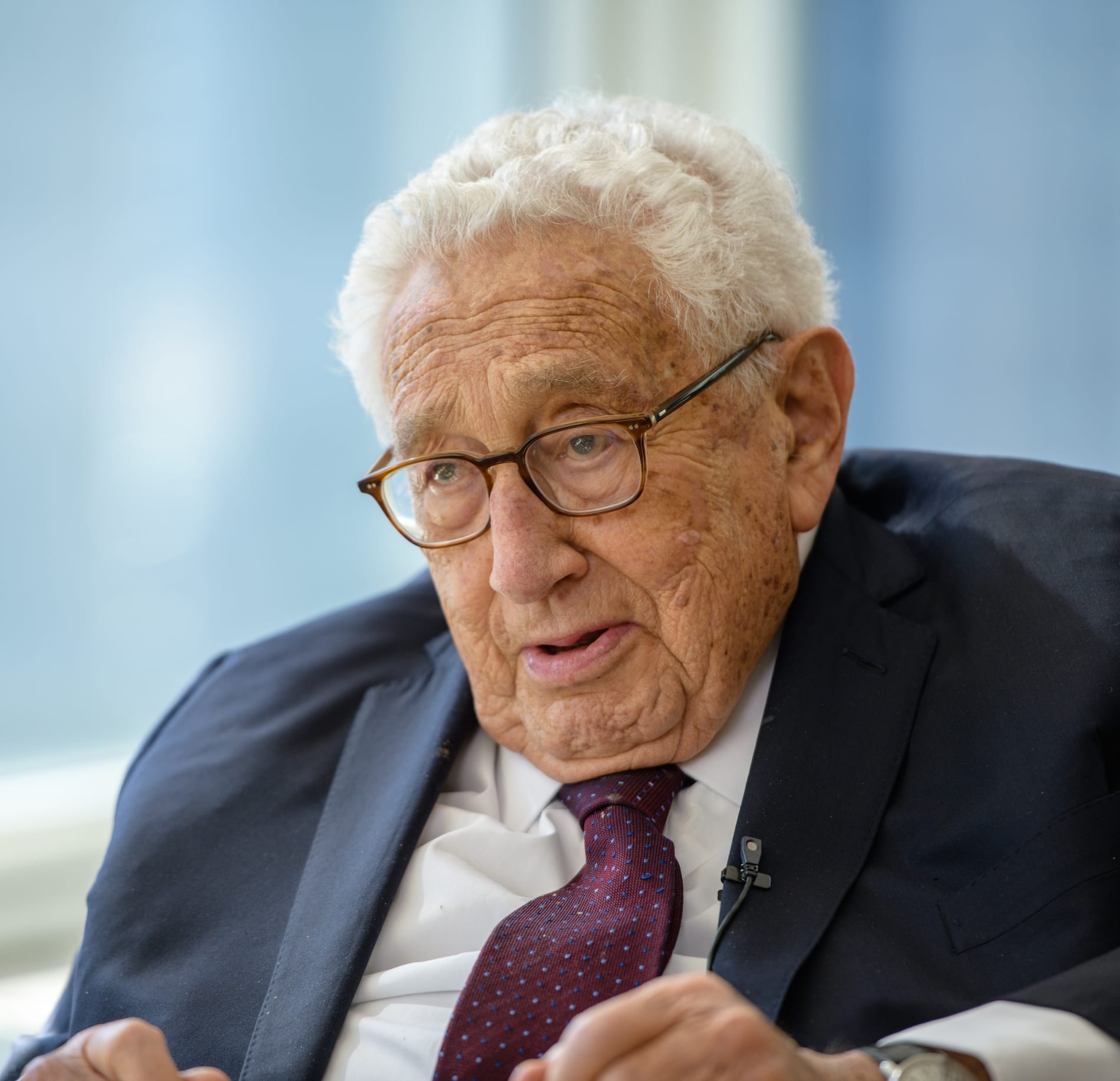 Kissinger no ha dicho que haya que reducir la población mediante vacunas  «por el bien común»