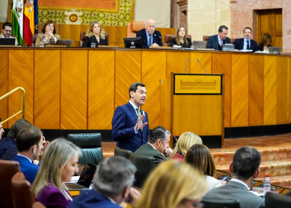 Cómo se desarrollará el pleno de investidura de Juanma Moreno en Andalucía.