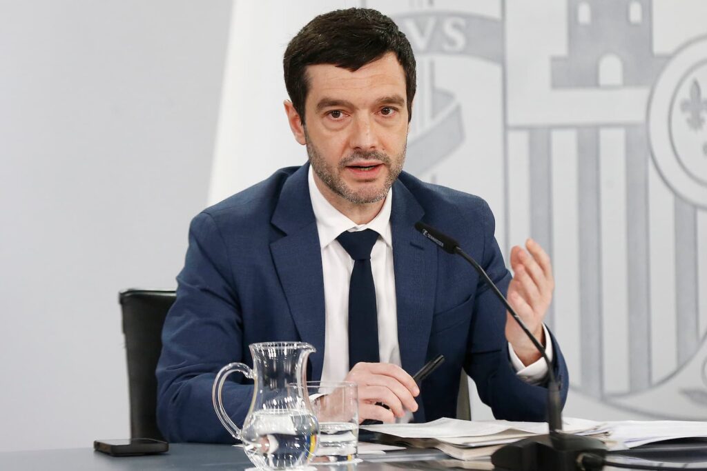 El real decreto ley que aumenta la financiación de la dependencia.